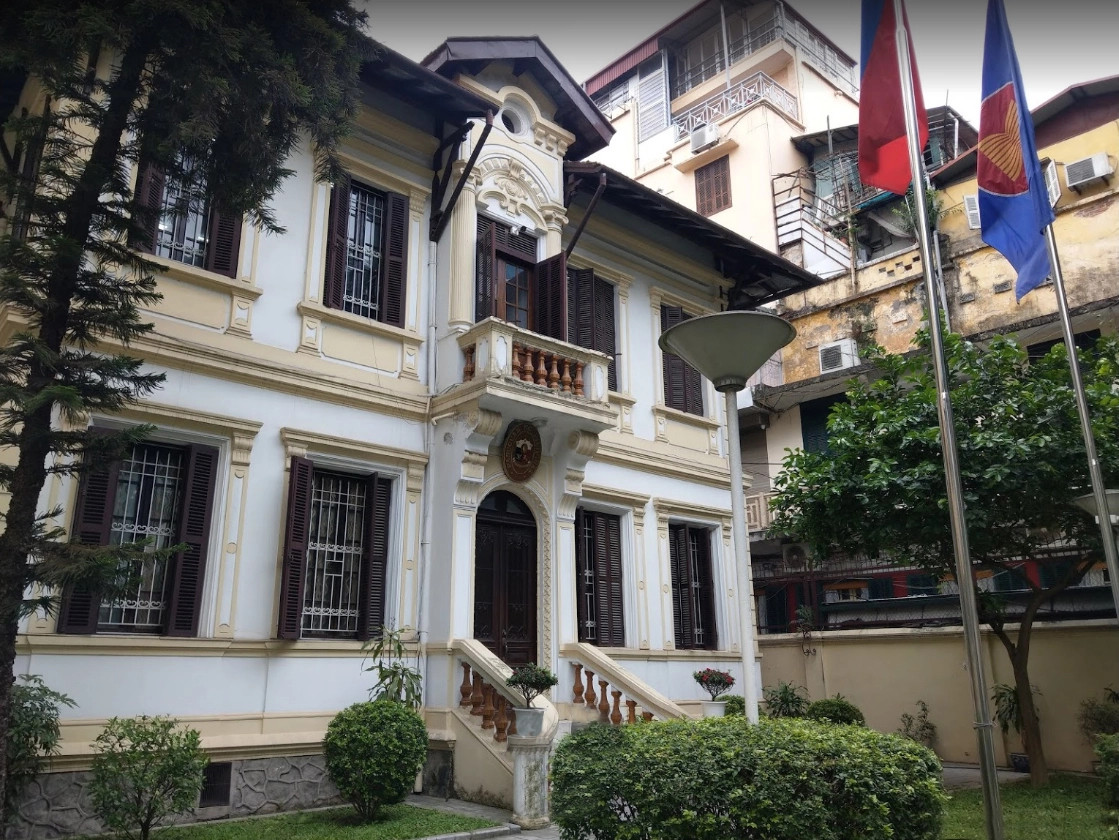 Đại sứ quán có được nhà nước giao đất để xây dựng trụ sở làm việc không?